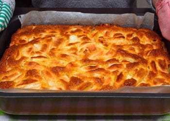 Plăcintă cu mere – Rețetă rapidă și aromată – Se prepară din 3 ouă, 300g zahăr, 220g unt, 160 ml lapte, 600g mere decojite și […]
