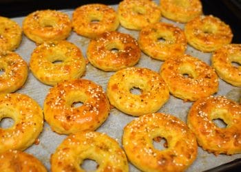 Covrigei de casă – Covrigei făcuți în casă din 250g brânză de vaci, 100 ml lapte, 1 ou, 300g făină și […]