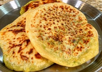 Plăcintă aperitiv, gustoasă și savuroasă – Turtă de casă cu brânză și verdețuri –  Rețetă ușoară și rapidă