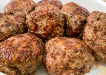 Pârjoale cu carne de vită – Chiftele de casă gustoase și savuroase – Rețetă simplă și rapidă