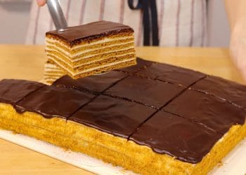 Prăjitură în straturi “Lapte de pasăre”  – Prăjitură de casă fragedă și aromată (cu miere, unt, cacao și cremă de lapte)