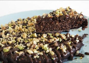 Prăjitură fără zahăr și fără făină – Desert dietetic cu ovăz, cacao și banane
