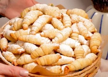 Cornulețe fragede cu borș și rahat – Rețetă economică